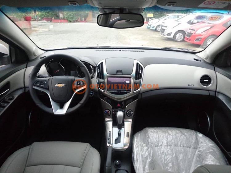 Chevrolet Cruze LT - Vay 100% cùng nhiều ưu đãi