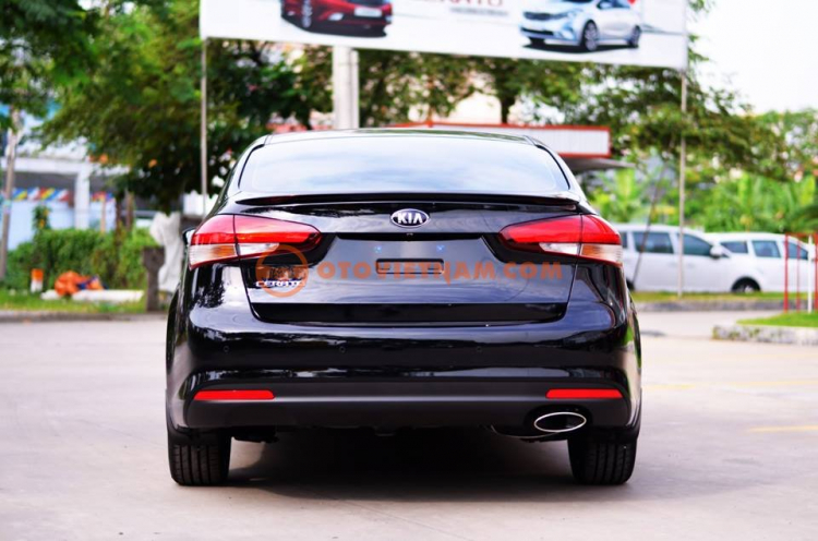 Kia Cerato 1.6MT, xe có sẵn, đủ màu,hỗ trợ vay 80%