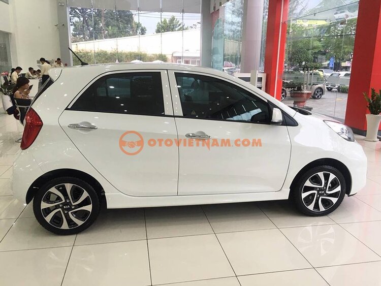 Kia Moring giá tốt, nhiều quà tặng hấp dẫn.