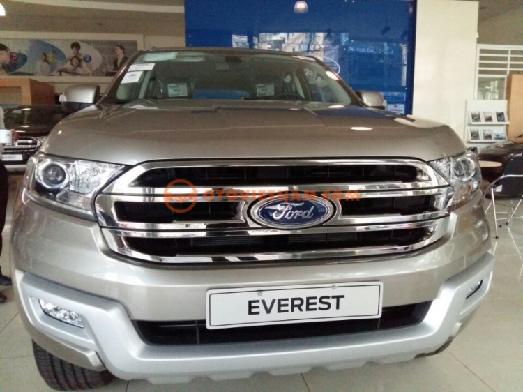 FORD EVEREST 2.2L PHIÊN BẢN TIÊU CHUẨN.