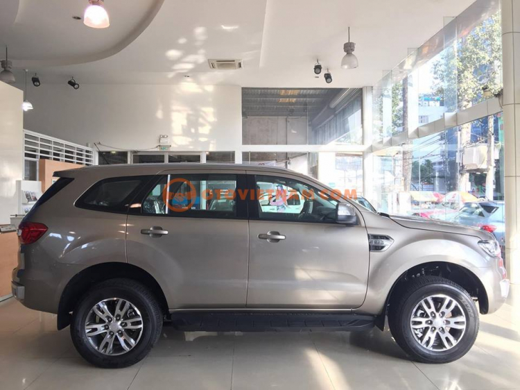 FORD EVEREST 2.2L PHIÊN BẢN TIÊU CHUẨN.