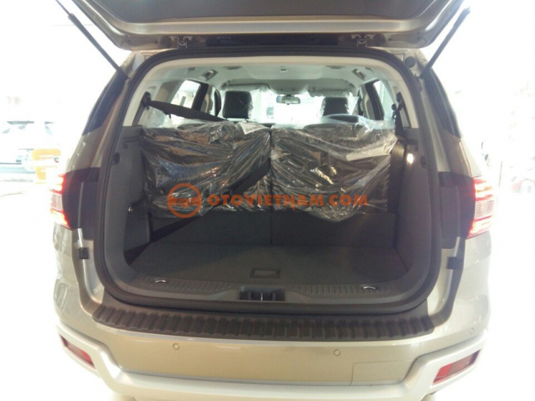 FORD EVEREST 2.2L PHIÊN BẢN TIÊU CHUẨN.