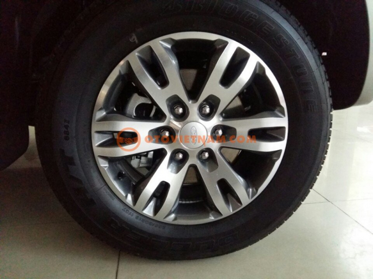 FORD EVEREST 2.2L PHIÊN BẢN TIÊU CHUẨN.