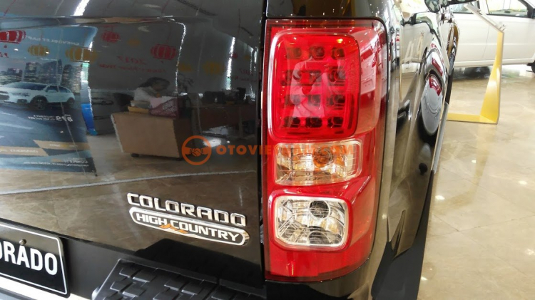 Colorado 2017 giá nào cũng bán, KM đến 50tr