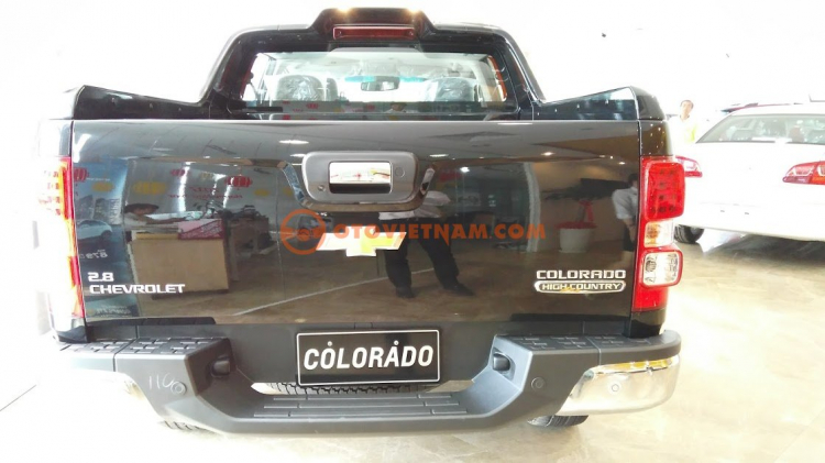 Colorado 2017 giá nào cũng bán, KM đến 50tr
