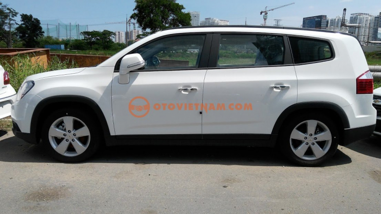 Chevrolet Orlando 1.8AT LTZ TRẮNG, giao ngay