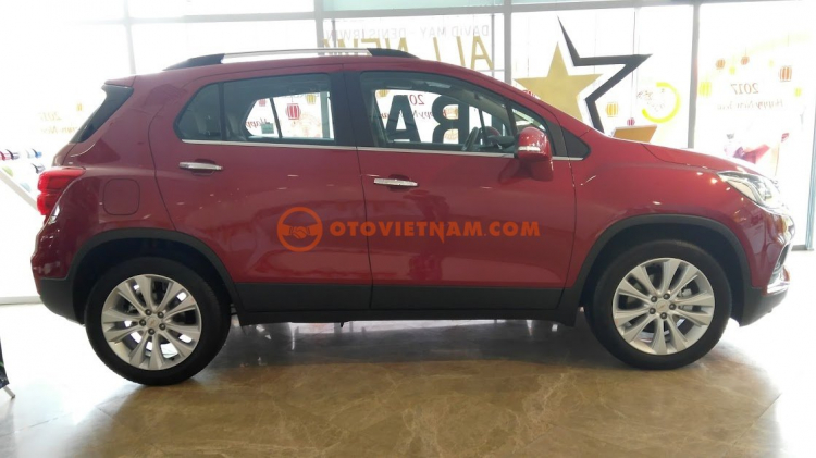 Chevrolet Trax nhập khẩu, màu đỏ, giao ngay