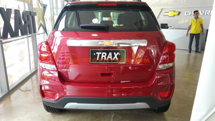 Chevrolet Trax nhập khẩu, màu đỏ, giao ngay