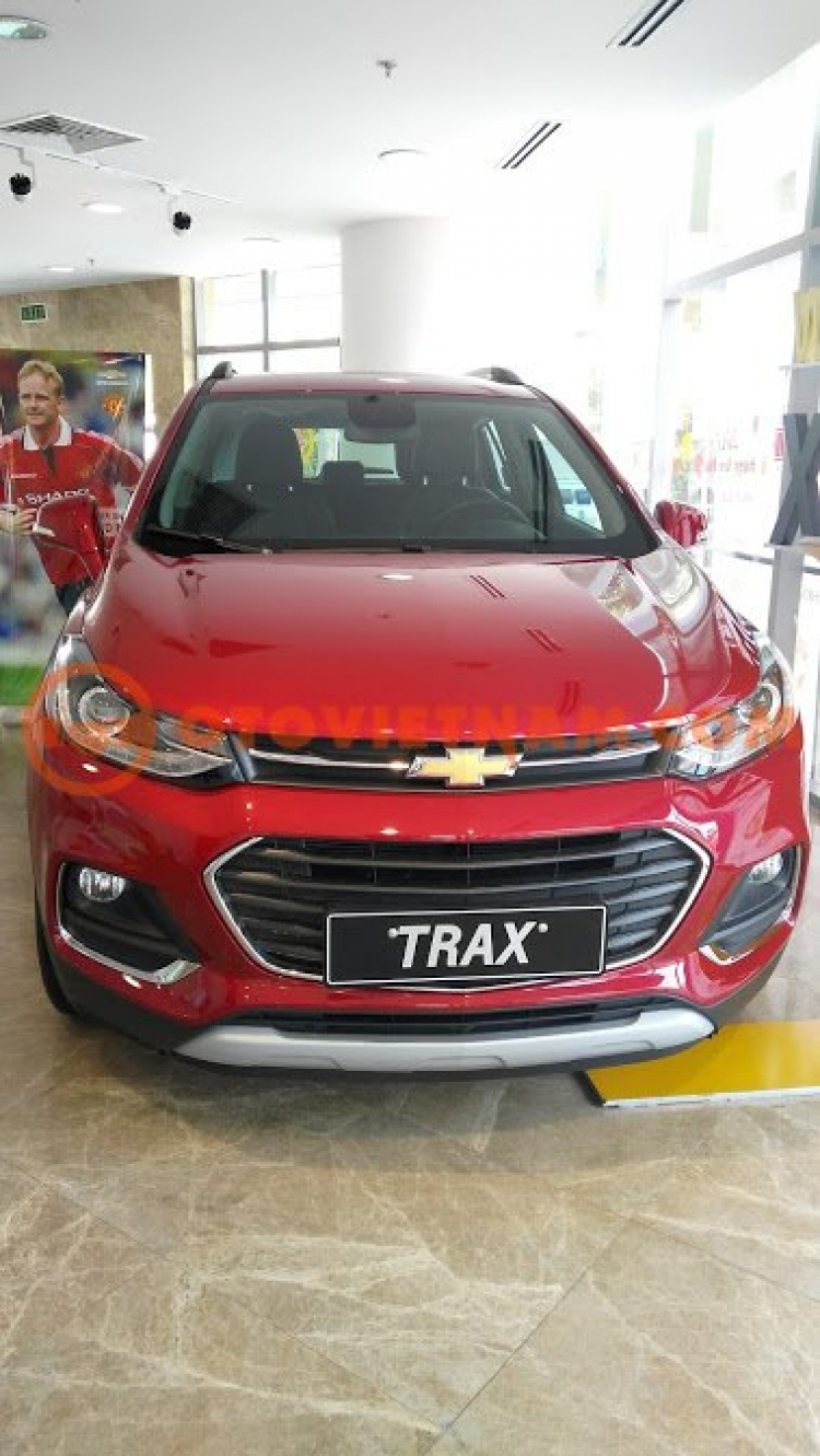 Chevrolet Trax nhập khẩu, màu đỏ, giao ngay