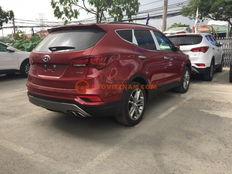 Hyundai SantaFe Khuyến mãi giá trị trên 100 triệu!