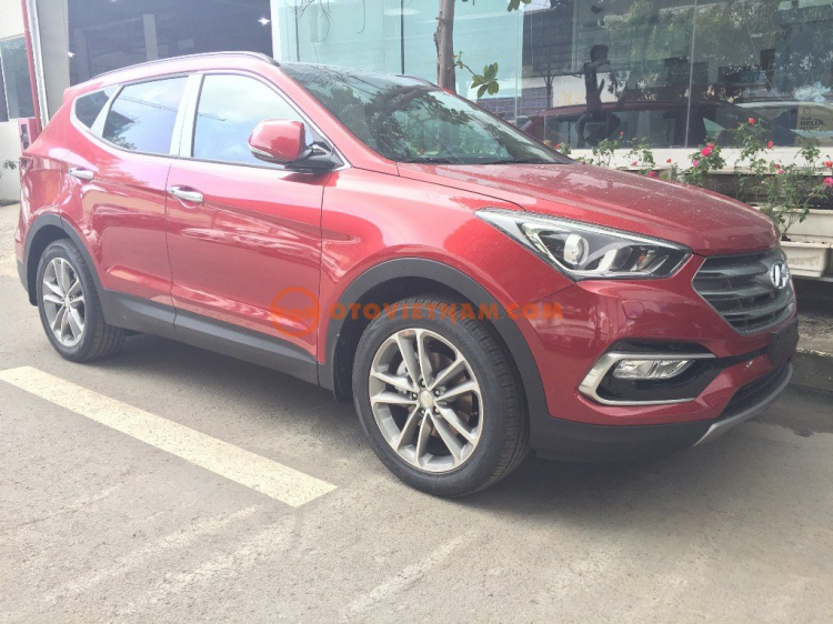 Hyundai SantaFe Khuyến mãi giá trị trên 100 triệu!