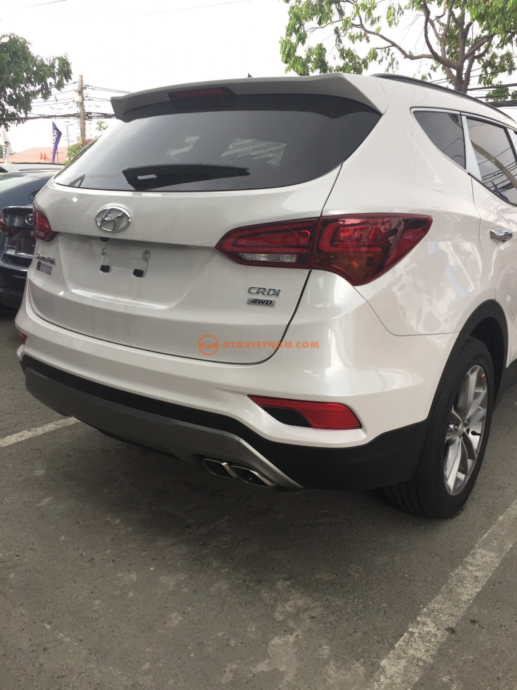 Hyundai SantaFe Khuyến mãi giá trị trên 100 triệu!