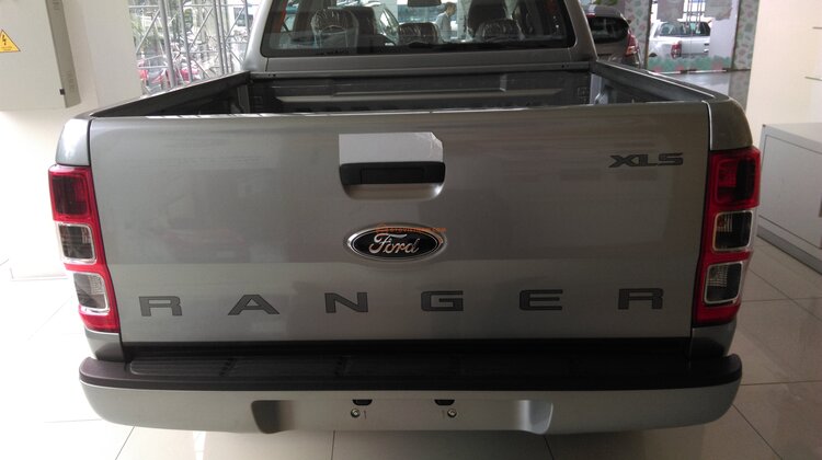 Xe Ranger XLS MT giá tốt giao ngay