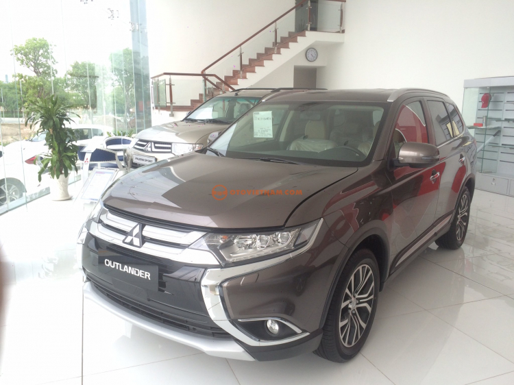 Mitsubishi Outlander 2.0 CVT 2016 Giao Ngay