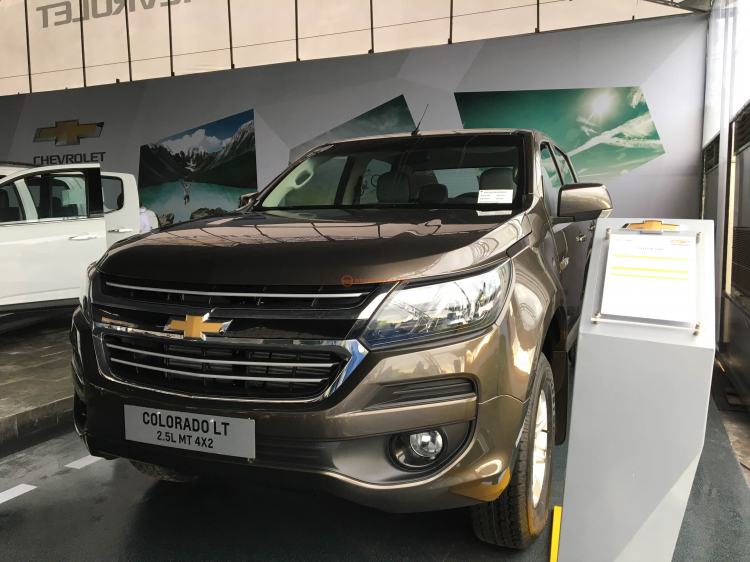 Chevrolet Colorado 2.5 LT, Khuyến mãi 20 triệu.