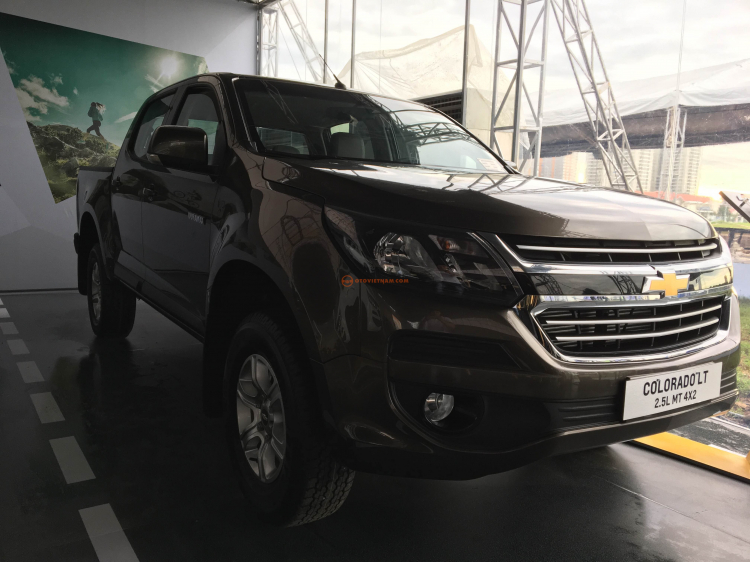 Chevrolet Colorado 2.5 LT, Khuyến mãi 20 triệu.