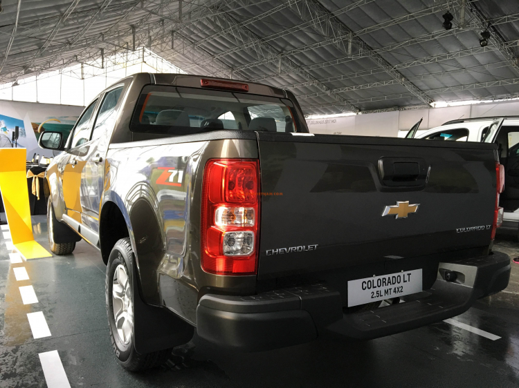 Chevrolet Colorado 2.5 LT, Khuyến mãi 20 triệu.