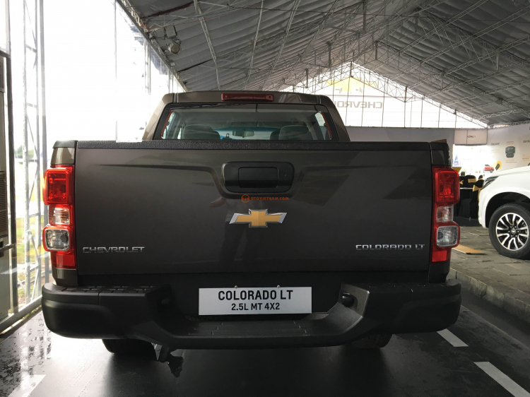 Chevrolet Colorado 2.5 LT, Khuyến mãi 20 triệu.