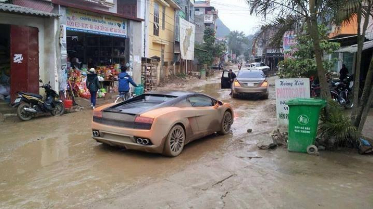 Siêu xe Lamborghini đi "offroad" tại Việt Nam