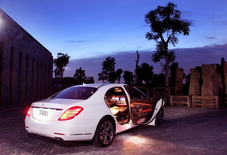 Mercedes S500L được nâng cấp nhiều tính năng mới tại Việt Nam