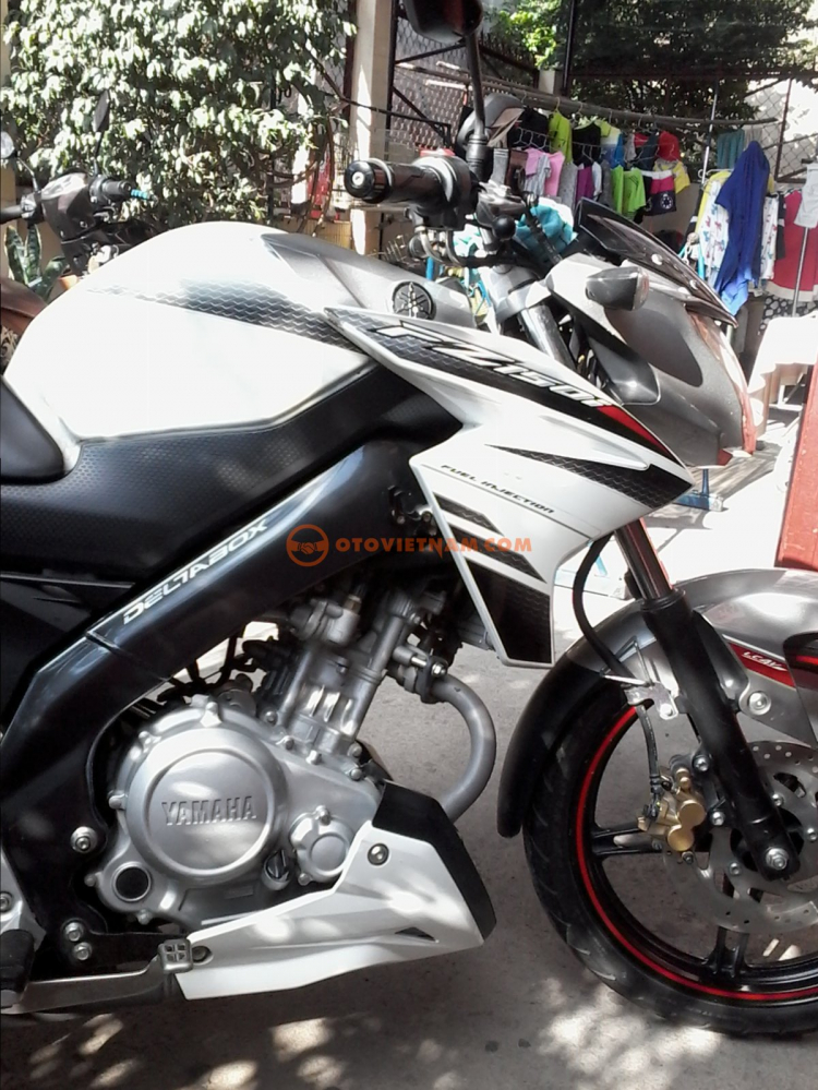 FZ150i Yamaha Moto FZ màu trắng-đỏ