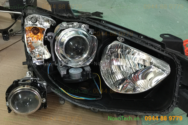 Ford Ranger Wildtrak chạy từ Hà Nội vào SG độ Bi-Xenon và Mí LED với Angel Eyes LED