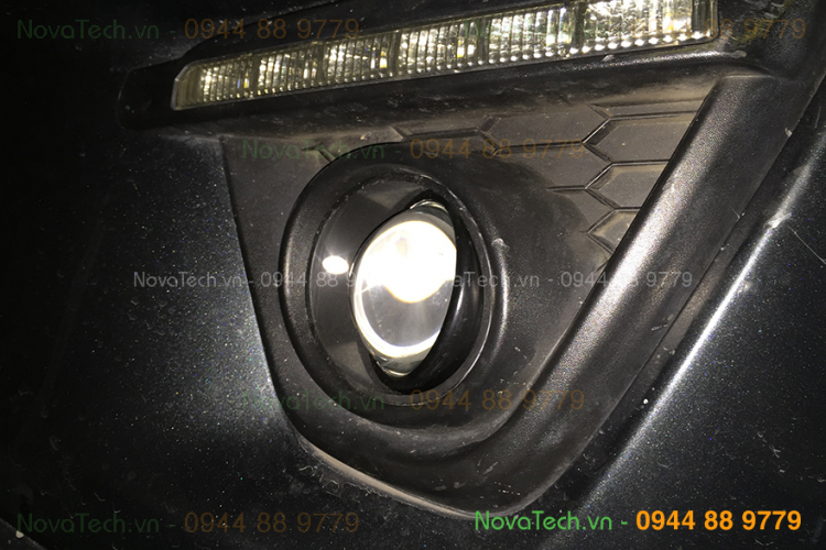 Ford Ranger Wildtrak chạy từ Hà Nội vào SG độ Bi-Xenon và Mí LED với Angel Eyes LED