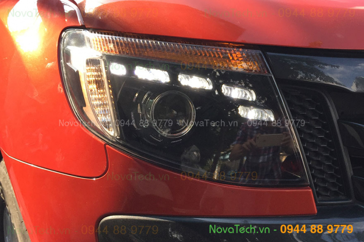 Ford Ranger Wildtrak chạy từ Hà Nội vào SG độ Bi-Xenon và Mí LED với Angel Eyes LED