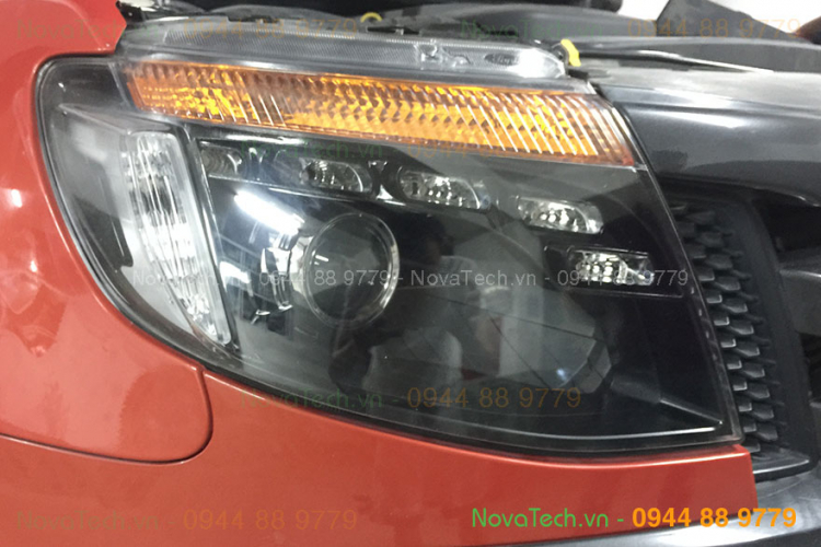 Ford Ranger Wildtrak chạy từ Hà Nội vào SG độ Bi-Xenon và Mí LED với Angel Eyes LED