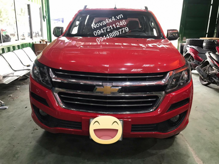 Chevrolet Colorado thời trang hơn với nắp thùng và thanh thể thao sơn màu theo xe