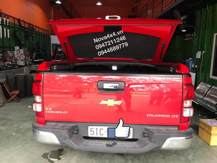 Chevrolet Colorado thời trang hơn với nắp thùng và thanh thể thao sơn màu theo xe