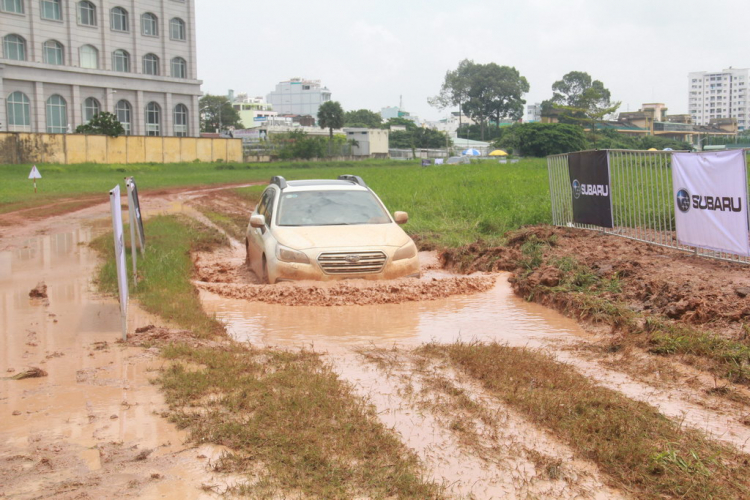 Subaru S-AWD 2017: Trải nghiệm off-road giữa trung tâm Sài Gòn