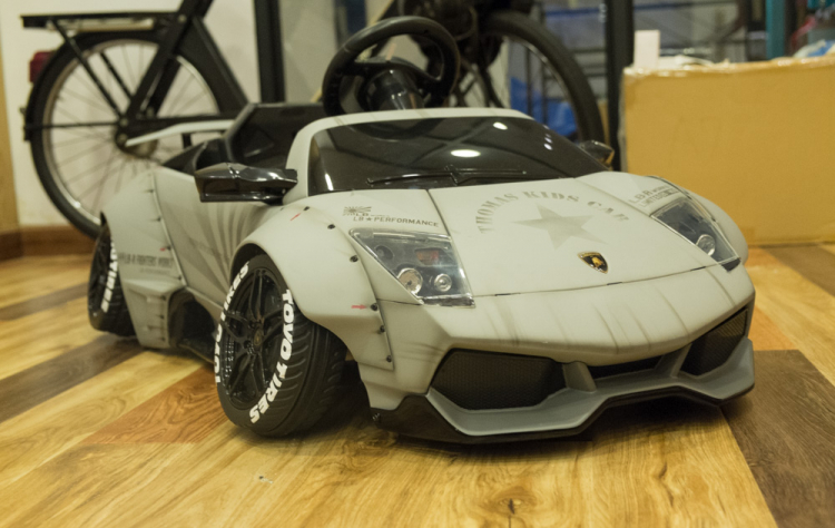 Chi tiết siêu xế cho trẻ em Liberty Walk Murcielago tại Việt Nam