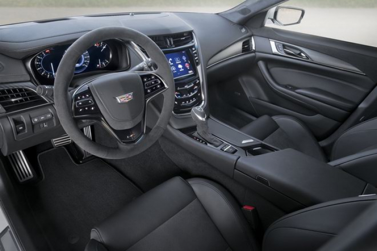 Cadillac CTS-V Carbon Black Edition có giá 3 tỷ đồng