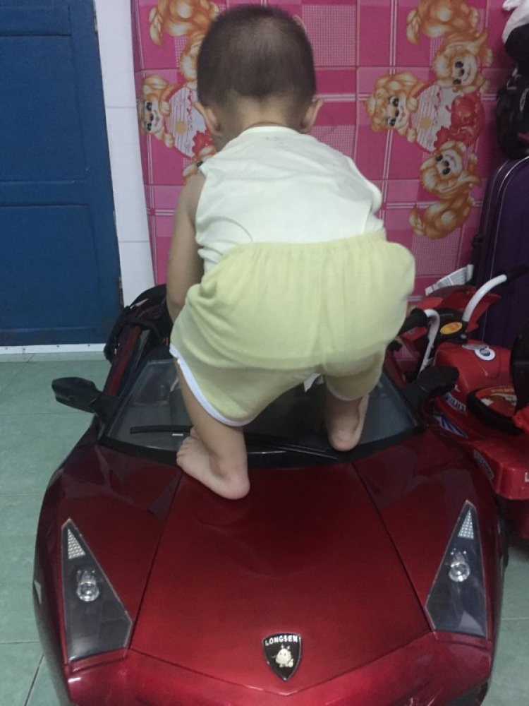 Chi tiết siêu xế cho trẻ em Liberty Walk Murcielago tại Việt Nam Chi tiết siêu xế cho trẻ em Liberty Walk Murcielago tại Việt Nam
