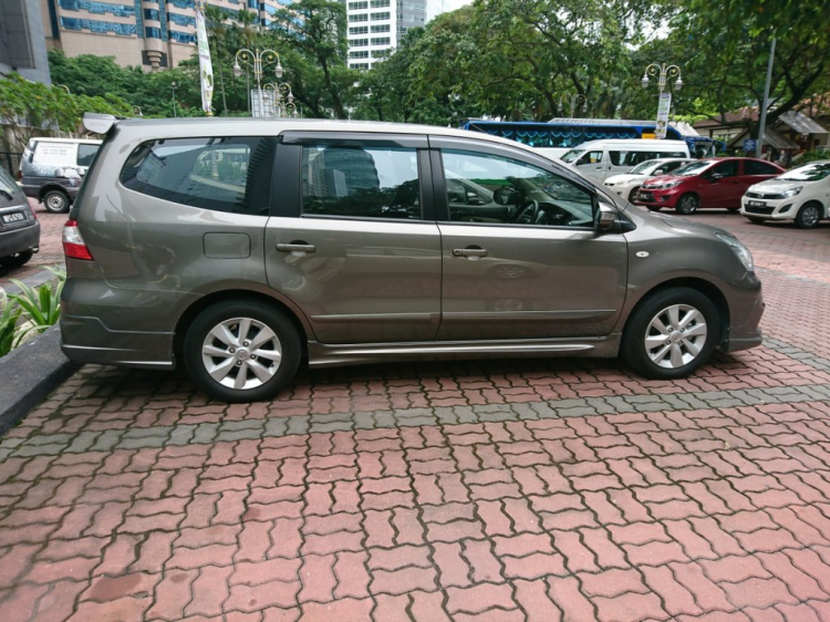 Tìm ace chơi xe Nissan Grand Livina