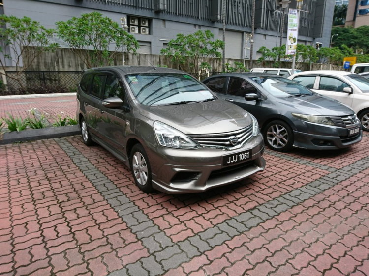 Tìm ace chơi xe Nissan Grand Livina