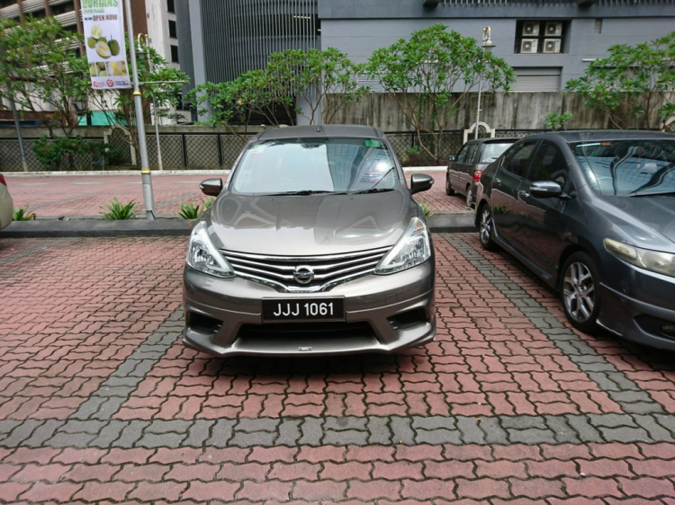 Tìm ace chơi xe Nissan Grand Livina