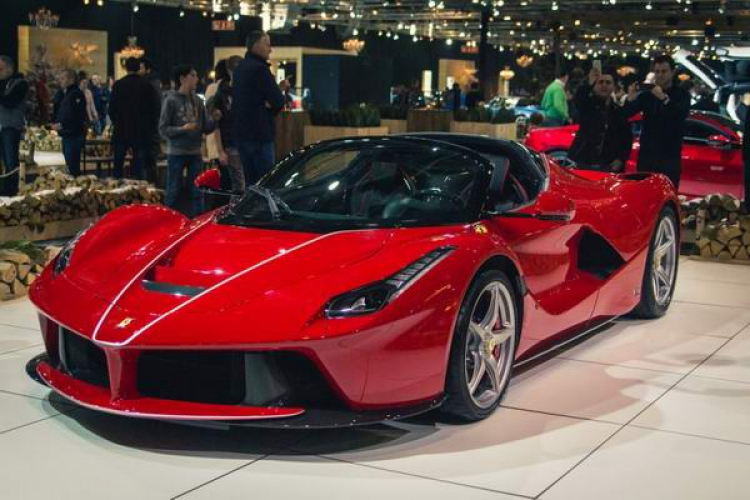 Vì sao tỷ phú Mỹ gốc Á bị từ chối mua Ferrari LaFerrari Aperta?