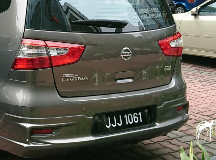 Tìm ace chơi xe Nissan Grand Livina