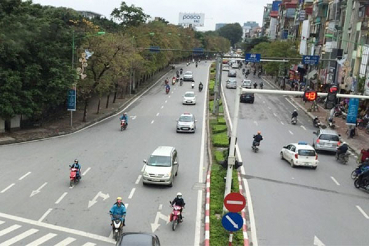 Vạch quay đầu mà không có tiểu đảo cảnh báo trước đó hướng lưu thông từ cầu An Hạ về An Sương