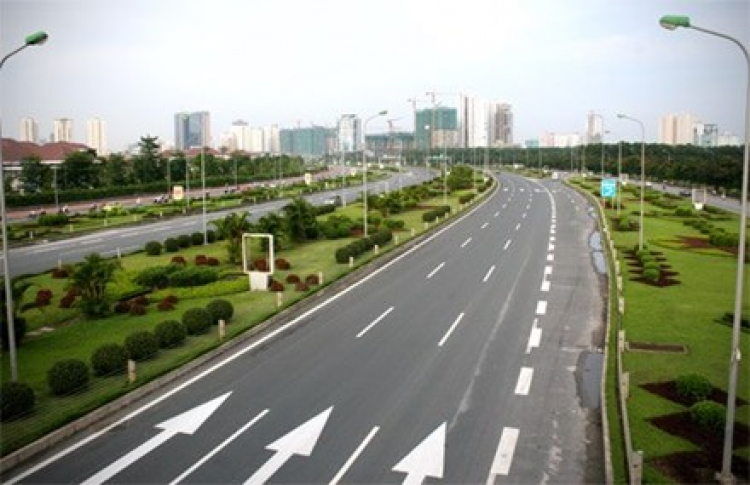 Vạch quay đầu mà không có tiểu đảo cảnh báo trước đó hướng lưu thông từ cầu An Hạ về An Sương Vạch quay đầu mà không có tiểu đảo cảnh báo trước đó hướng lưu thông từ cầu An Hạ về An Sương