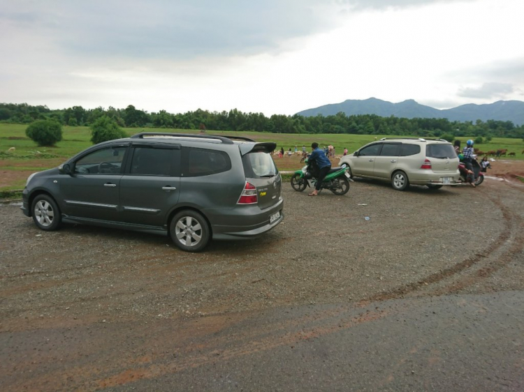 Tìm ace chơi xe Nissan Grand Livina