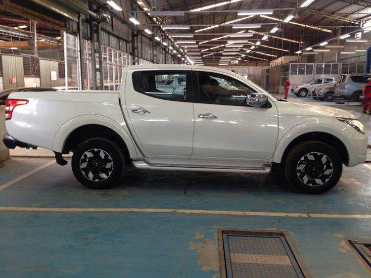 Xin tư vấn mua xe bán tải Nissan Navara VL hay Chevrolet Colorado LTZ ?