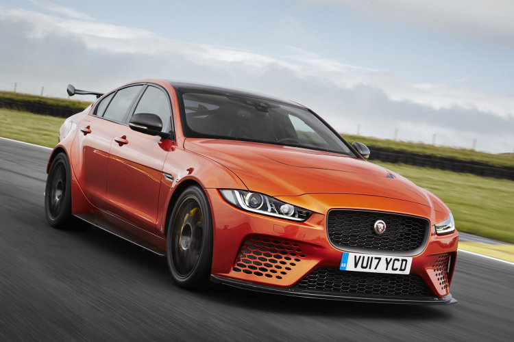 Jaguar XE SV Project 8: hãy quên BMW M3