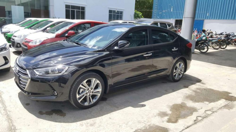 Mua xe lần đầu nên mua Honda City CVT hay Hyundai Elantra 1.6 MT