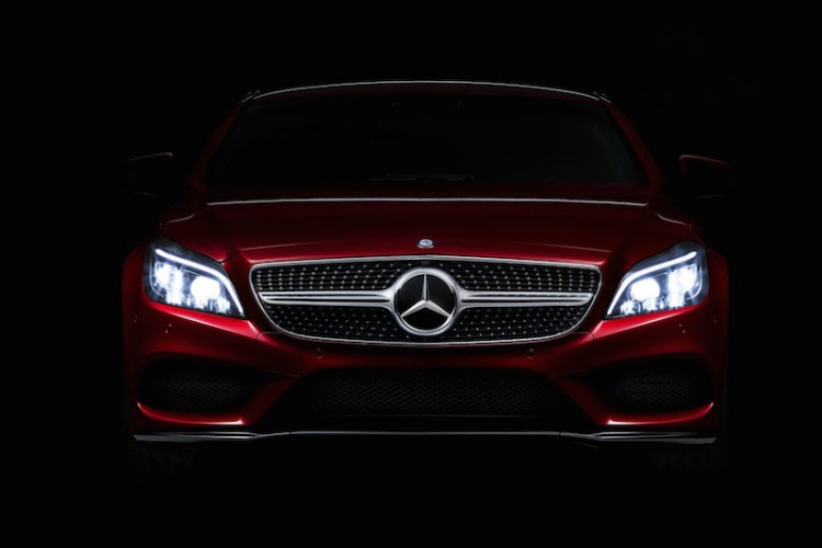 Lộ diện “khuôn mặt” mới của Mercedes CLS 2015