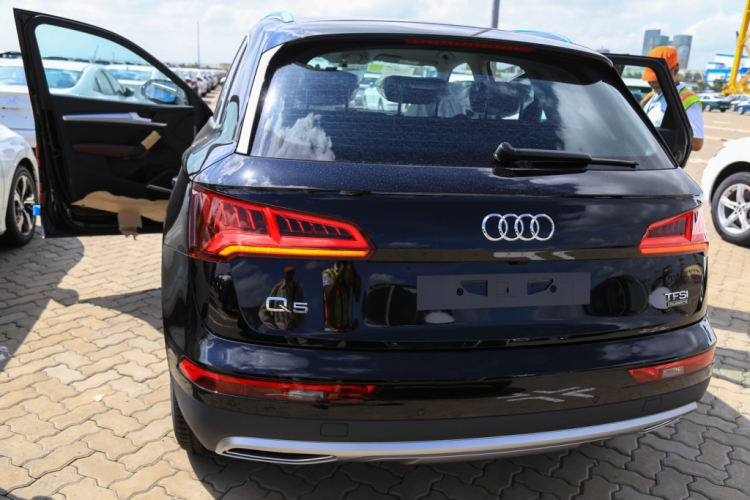 Audi Q5 phiên bản đặc biệt APEC 2017 cập bến Sài Gòn