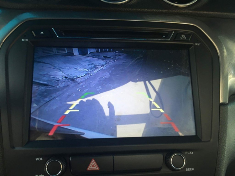 Tại sao camera hành trình phía sau quay hình ảnh bị ngược?