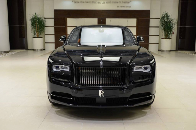 Cận cảnh Rolls-Royce Wraith Black Badge ấn tượng với nội thất cam